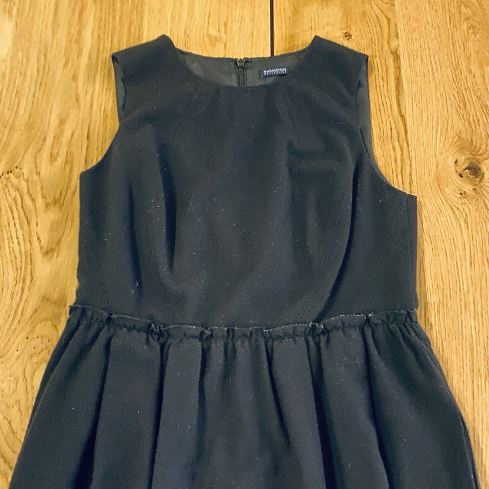 Magaschoni Collection Womens Dress Size 0/XS Black Sleeveless Sheath Knee Length